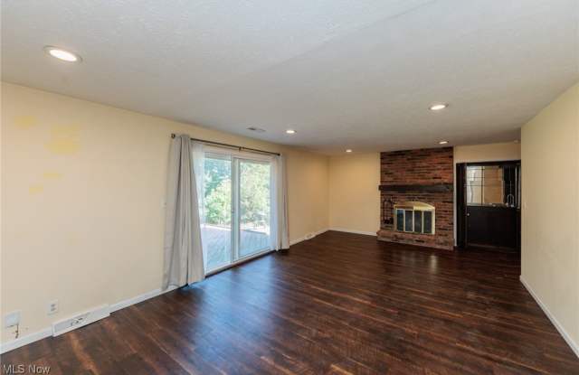 25111 S Woodland Road