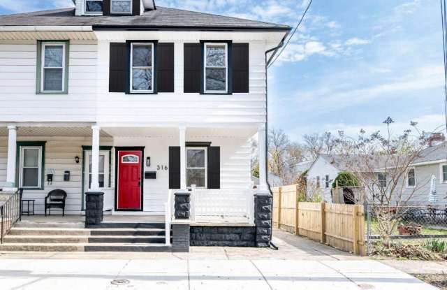 Photo of 316 W 4TH Street