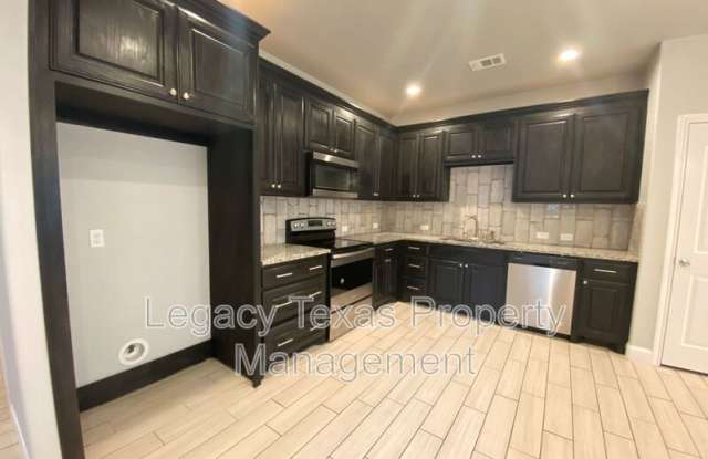 301 E Willingham St #A