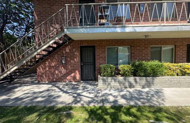 Adorable remodeled 1 bed 1 bath by the river. Lesley Reilly Property