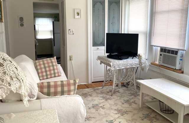 7 Webb Avenue unit: 2 W