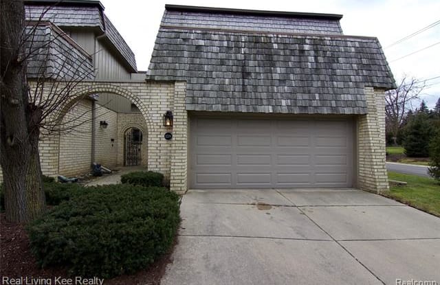 1239 OAKWOOD Court - 1239 Oakwood Court, Rochester Hills, MI 48307