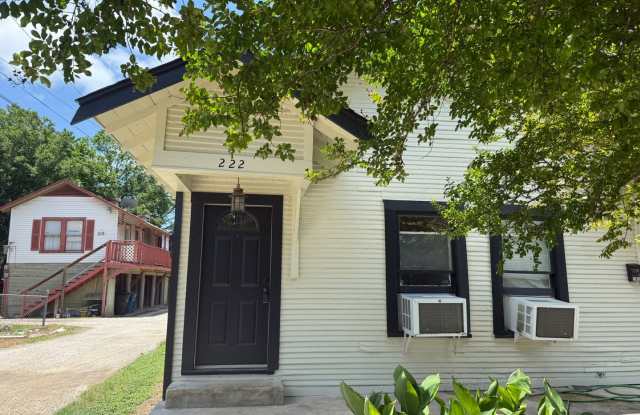 Photo of Property For Rent at 222 Lowell St, San Antonio TX 78210