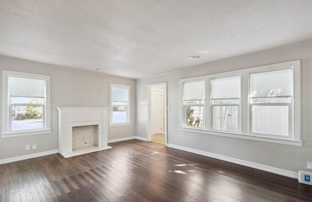 $500 Off The First Months Rent!! Location, Light  Lifestyle! 3-Bedroom Tulsa Beauty Near TU!