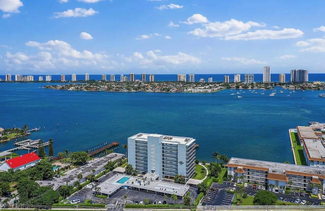 Photo of 3040 Lake Shore Drive