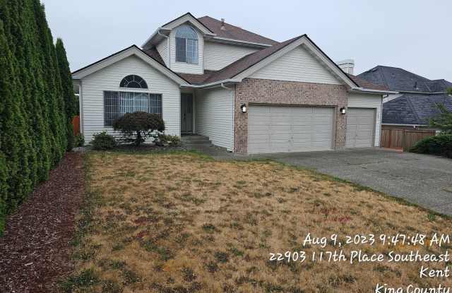 Kent East Hill 2 story home in Hurters Run Too, 3 bed 2.5 bath,  2 car garage and large fenced yard! Available April 5th!!!