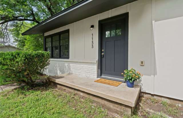 Photo of 1133 Lawrence Drive