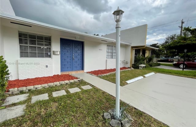 4313 SW 69th Ave - 4313 Southwest 69th Avenue, Glenvar Heights, FL 33155