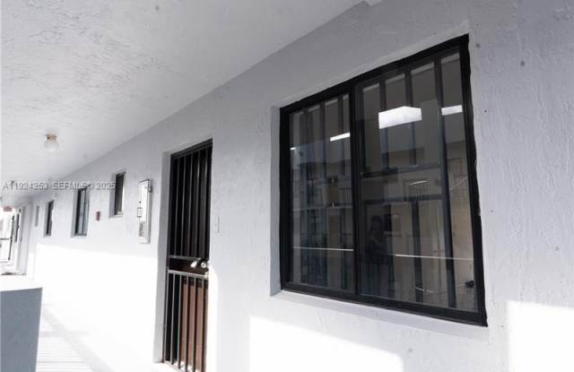 Photo of 5300 W 21st Ct