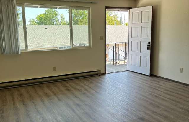 (906) Pioneer Street - 1 Bedroom / 1 Bathroom