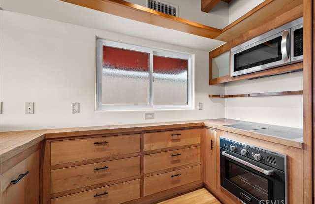 1623 West Balboa Boulevard