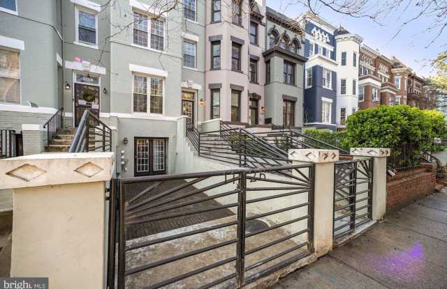 Photo of 1126 COLUMBIA Road NW unit: 3