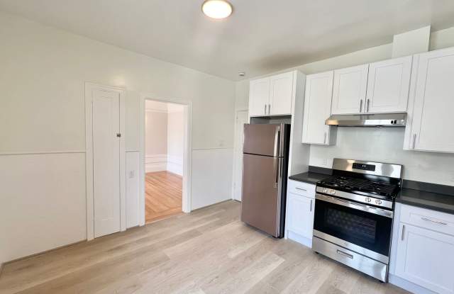 Top Floor 2BR/1BA + Newly Renovated Unit! Parking! In-Unit Laundry! PROGRESSIVE