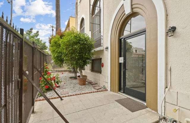 416 South Westlake Avenue Unit C32