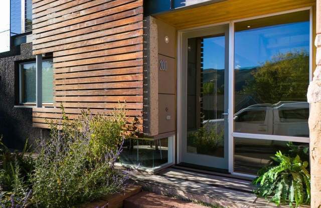 200 E Homestead Drive