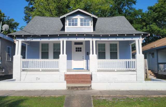 Photo of Newly renovated 4 bed 2 bath home in the heart of Downtown Wilmington .