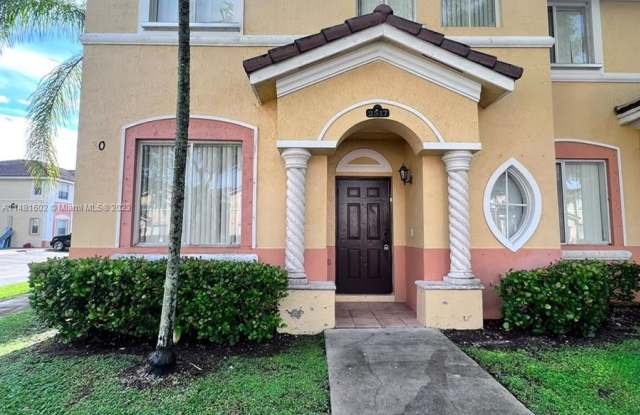 2517 SE 15th Pl - 2517 Southeast 15th Place, Homestead, FL 33035