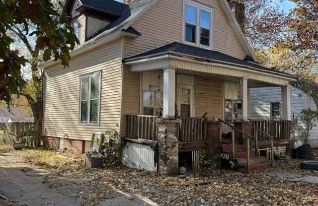 Photo of 989 West Packard Street