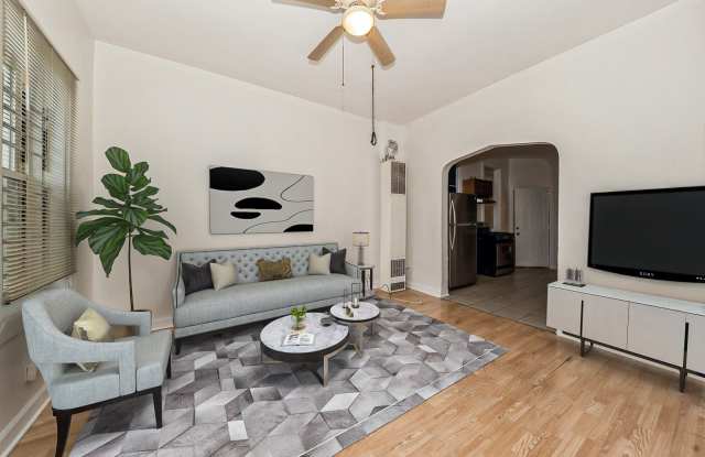 2242 W 19th Street unit: 1R