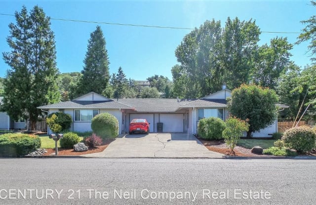 2363 NE Kerr St - 2363 Northeast Kerr Street, Roseburg North, OR 97470