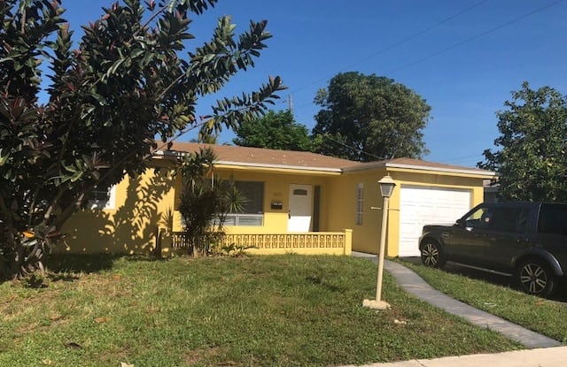 3631 NW 33 Av - 3631 Northwest 33rd Avenue, Lauderdale Lakes, FL 33309