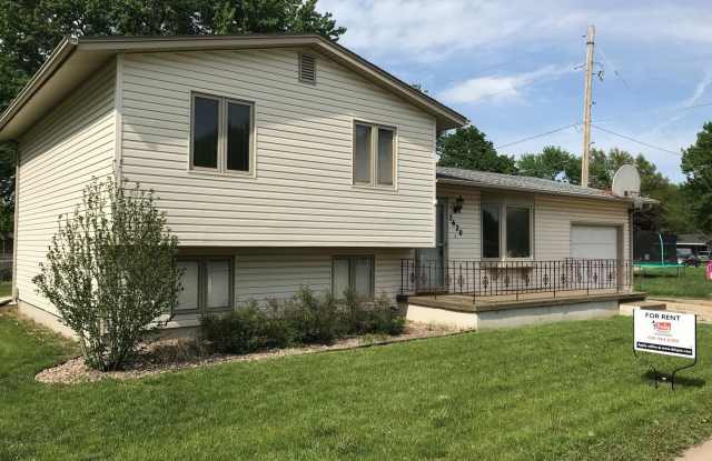 2620 W State St - 2620 State St, Grand Island, NE 68803