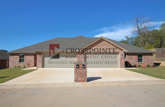Beautiful 3 Bedroom 2 Bathroom Townhouse in South Tyler! Now offering 1/2 OFF FIRST FULL MONTHS RENT!