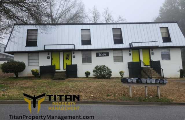 Photo of 2 Bed/1 Bath Townhouse with 2 Closets in Main Bedroom!