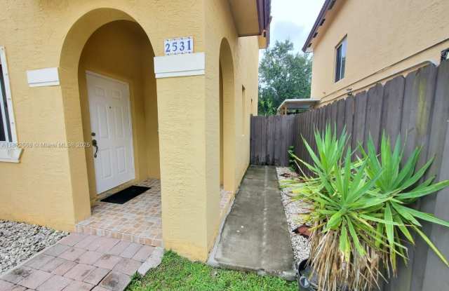 2531 NE 41st Ter