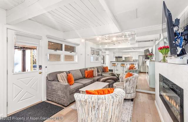 Photo of 630 E Cooper Avenue unit: 4