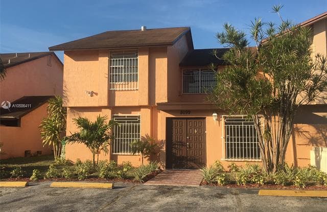 8099 Samari Lakes Dr - 8099 Samari Lakes Dr, Hialeah Gardens, FL 33016