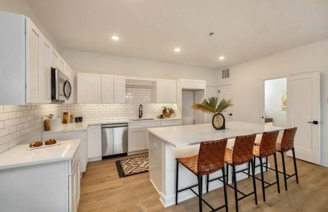 Photo of 6501 Hickman RoadBuilding A, Unit #102