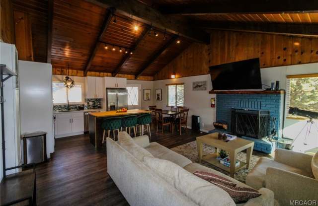 42830 Cougar Road unit: Upper