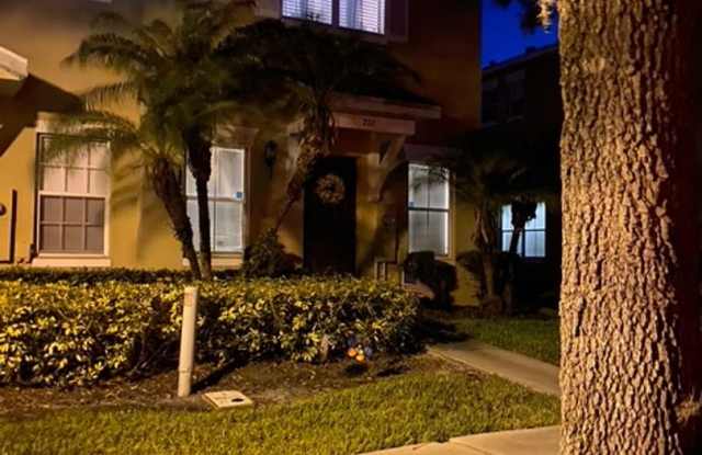 Daniels Landing End Unit BONUS DISCOUNTED RENT!