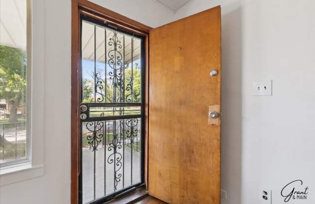 3 bedroom - 1 bath $1150/month