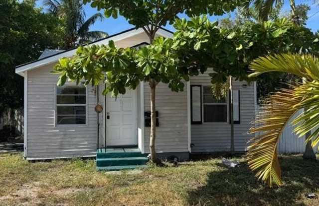 Photo of 2127 Cleveland St