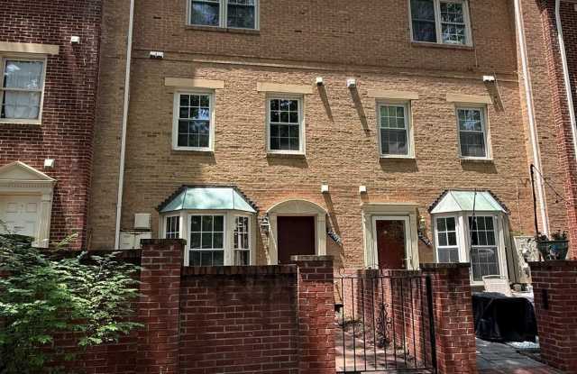 2510 FAIRFAX Drive
