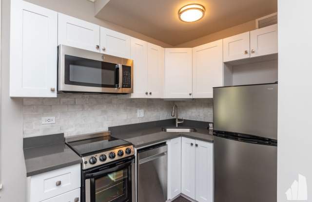 640 West Wrightwood Avenue