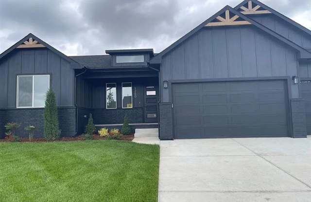 Photo of Single family home in Goddard Kansas. This home features 2 bedrooms, 2 bathrooms and a three car garage.