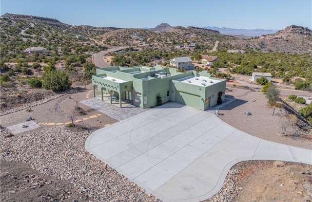 4310 E Tomahawk Drive