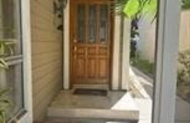 915 S Ridgecrest Circle