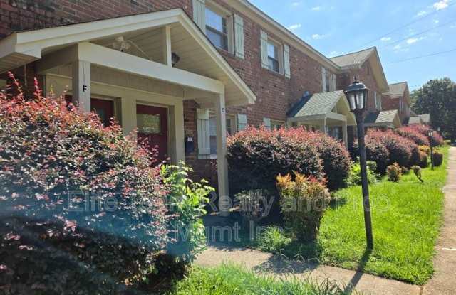 1207 Green Oaks Lane
