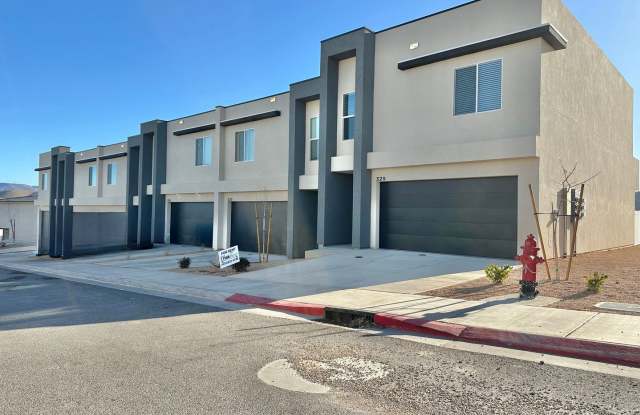 Photo of PET FRIENDLY!! HURRICANE TOWNHOME! END UNIT!