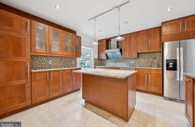 12260 GREENLEAF Avenue