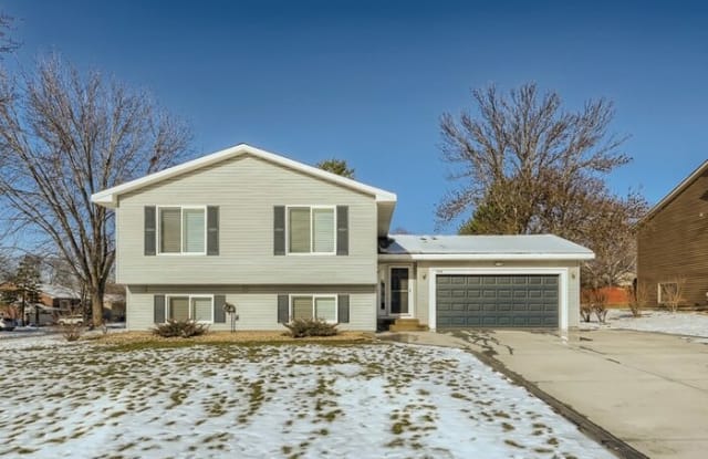 7030 Sherwood Road - 7030 Sherwood Road, Woodbury, MN 55125