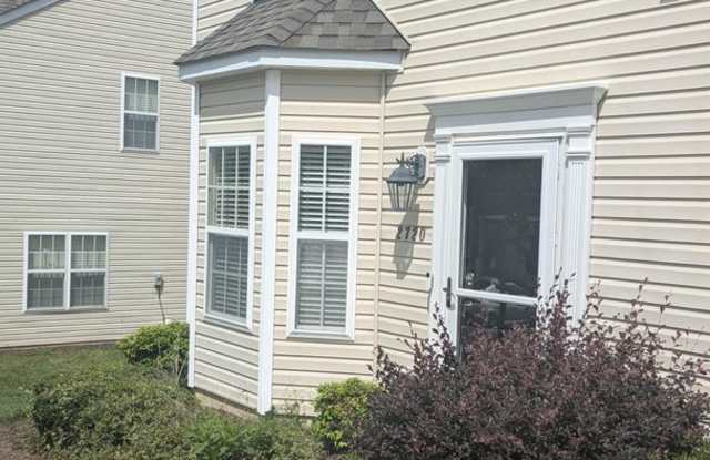 Adorable 3b 2b Townhome In Wake Forest!