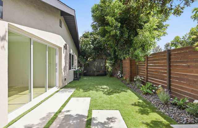 Beautiful modern 3 Bed + 2 Bath House