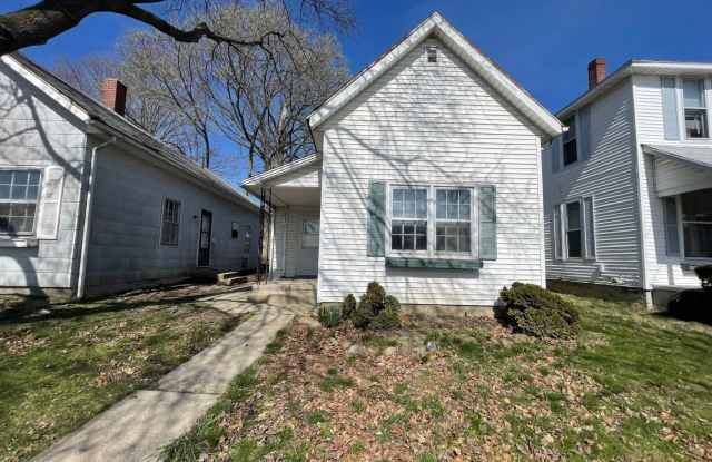 2 Bedroom House W/ Fresh Paint  Carpet! - 2020 Scott Street, Lafayette, IN 47904