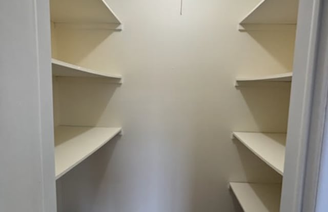 1327 Southwestern Dr