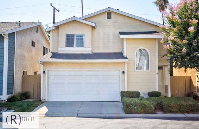 Beautiful 3 bedroom / 3 bathroom house situated in a sought-after Monrovia neighborhood